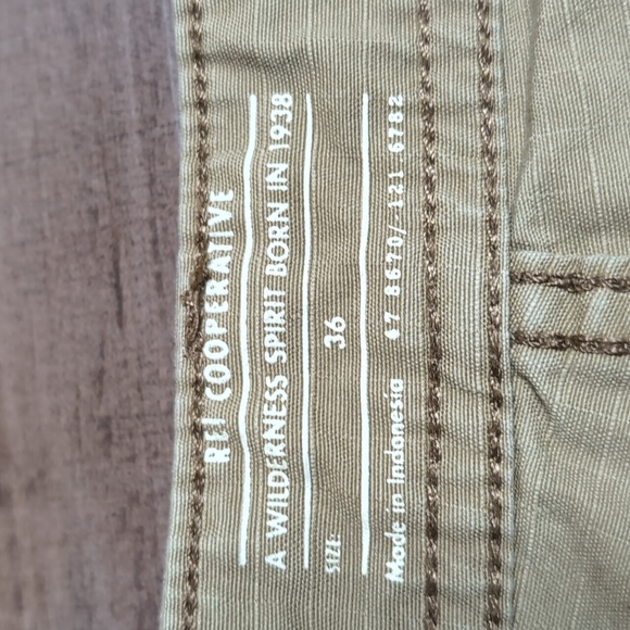• REI COOPERATIVE || Rip-Stop Hiking Shorts Size 36 in Khaki Tan - Picture 6 of 9